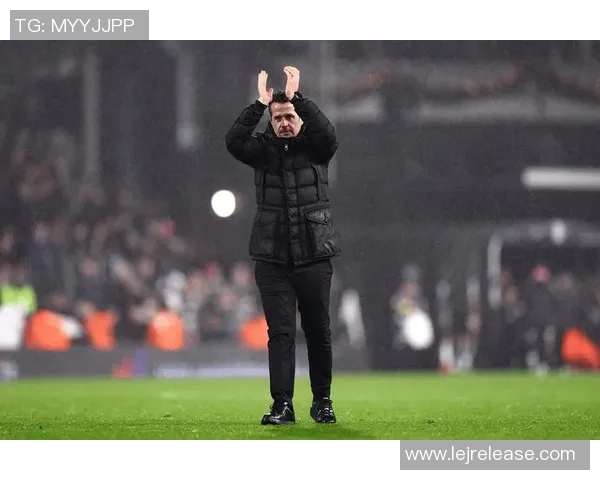 英超激战：里昂大胜本菲卡引发转会风波全场沸腾